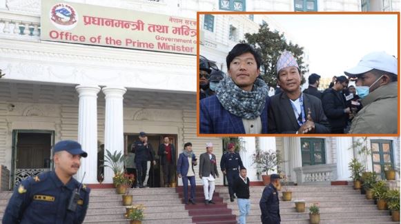 रित्तो गाग्री बोकेर प्रधानमन्त्री भेट्न पुगेका हर्कलाई प्रधानमन्त्रीले भेट दिएनन्, प्रहरीले गर्यो गाग्री जफत