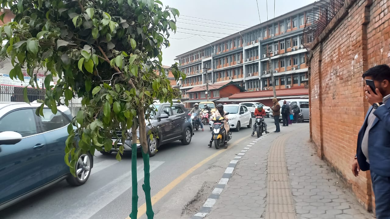 सिंहदरबारबाट छुट्ने कर्मचारीका सवारीले अस्तव्यस्त सडक (तस्बीरहरु)