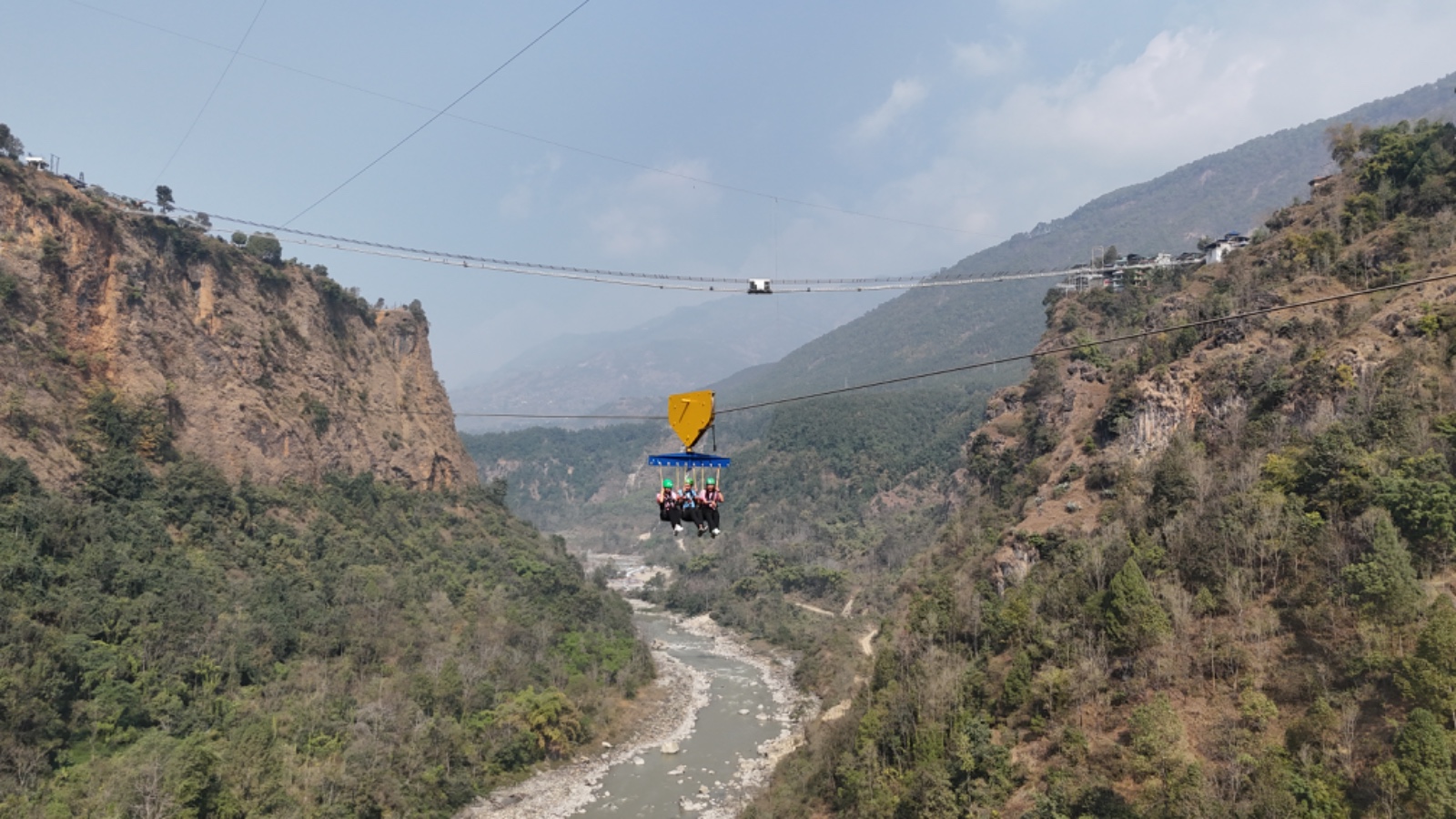 भ्यालेन्टाइन्स डेको अवसरमा द क्लिफमा 'ट्यान्डम बन्जी' र ‘मेगाट्रोल’ सुरु, फेब्रुअरी भरी छुटैछुट