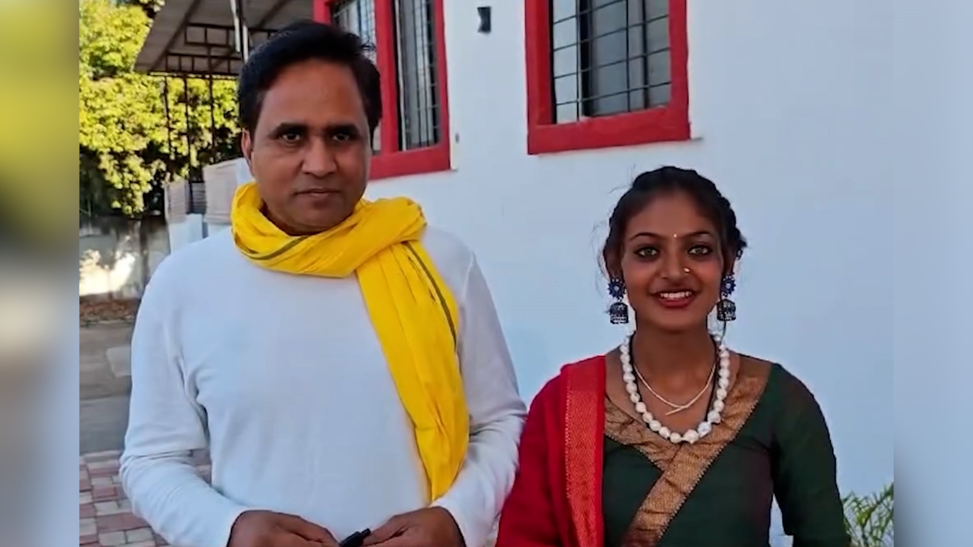 महाकुम्भमा माला बेचेर चर्चामा आएकी मोनालिसा रौतहट...