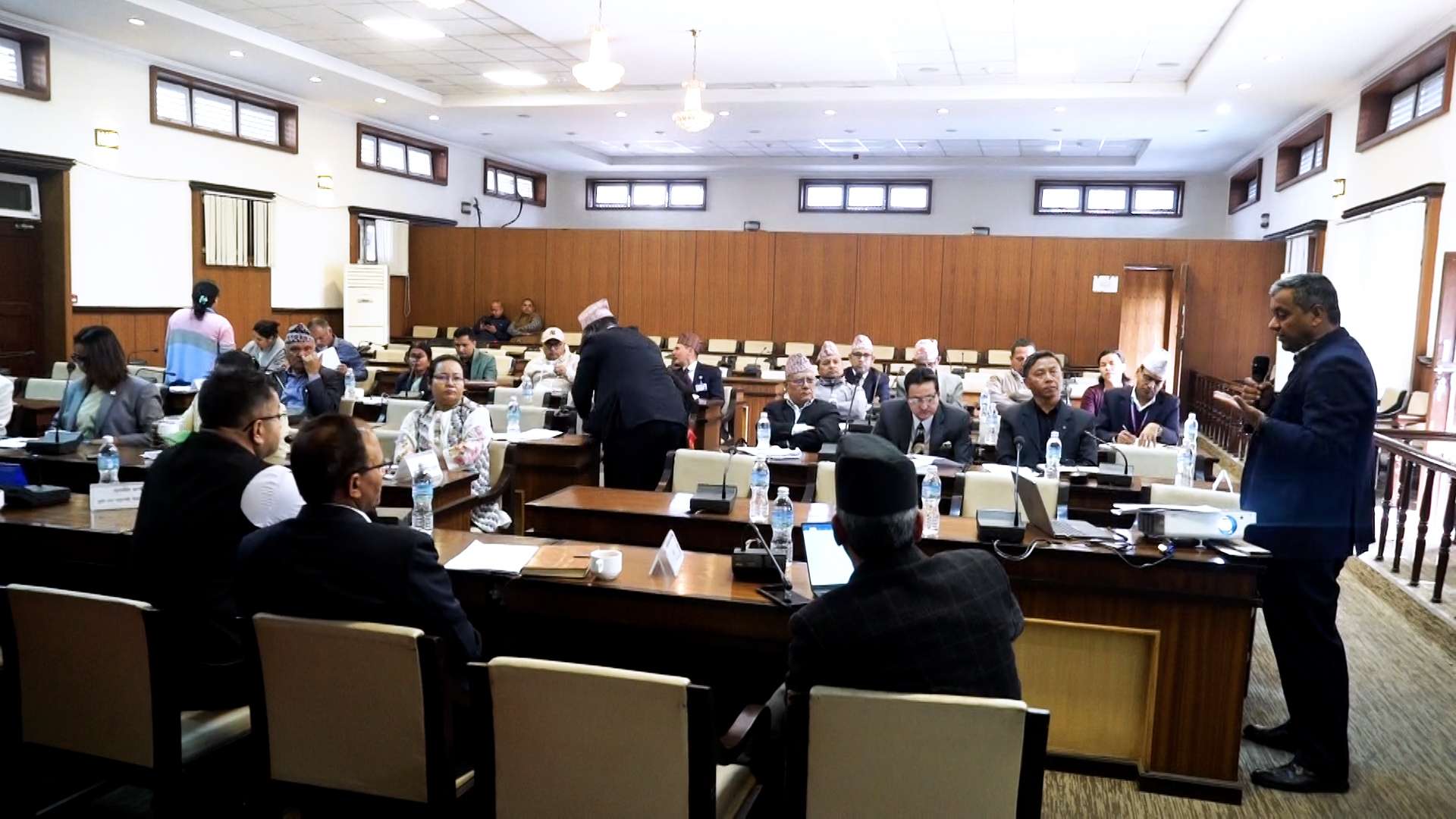 किसान वर्षभरी माटोमा खेल्छ तर ६ महिना भन्दा बढी खान पुग्दैन् : मन्त्री अधिकारी