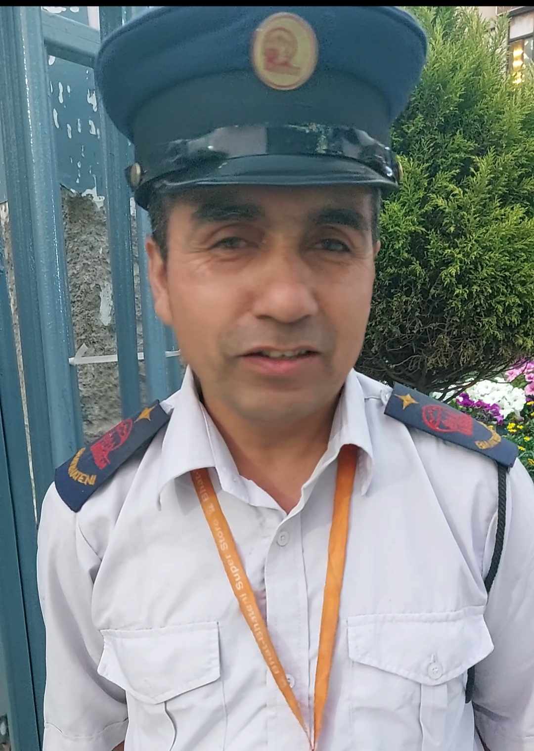 कोटेश्वर भाटभटेनी लुटेराहरुलाई भाटा हानेर भाइरल भएका गार्ड २२ वर्षदेखि भाटभटेनीलाई नै सुरक्षा दिइरहेका छन्