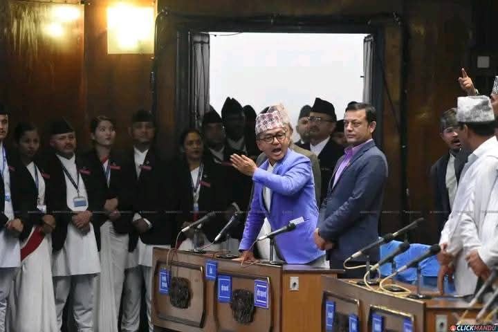 राजावादीलाई थुन्नुपर्छ भनेपछि राप्रपा अध्यक्ष लिङदेनले छाती ठोक्दै भने, राजावादी यहाँ छ सके जेल हाल