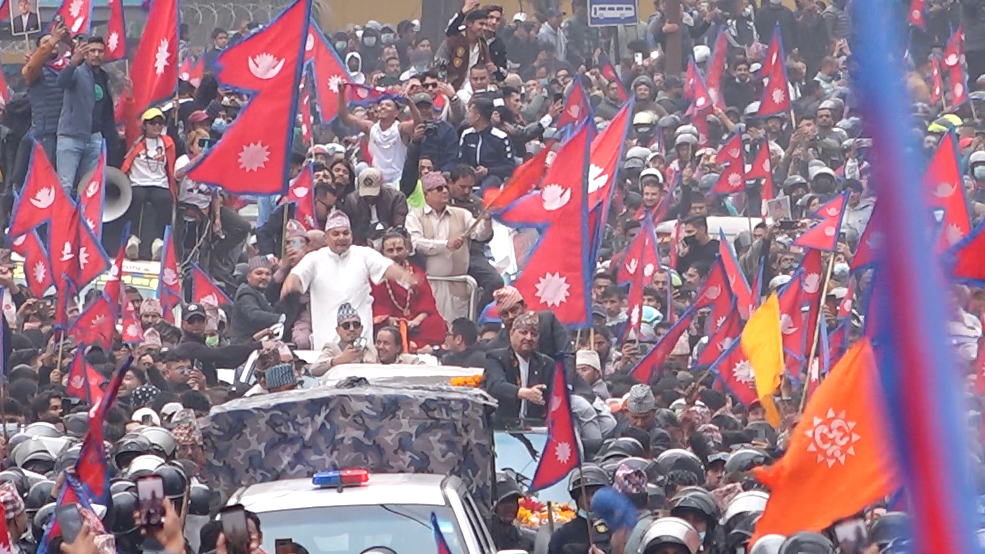 सडकमा फोहोर गरेको भन्दै राप्रपालाई काठमाडौं महानगरद्वारा एक लाख जरिवाना