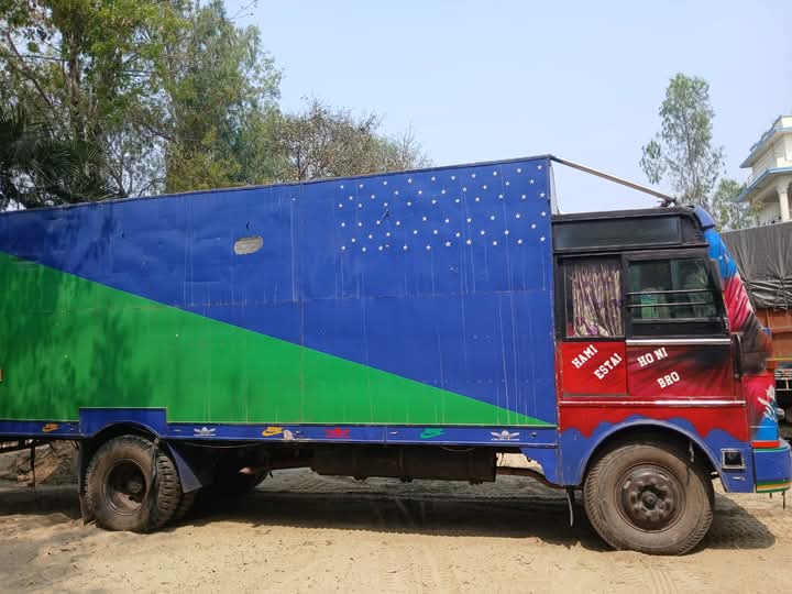 २१ लाख ९२ हजारको अवैध सामनसहित ट्रक प्रहरी नियन्त्रणमा