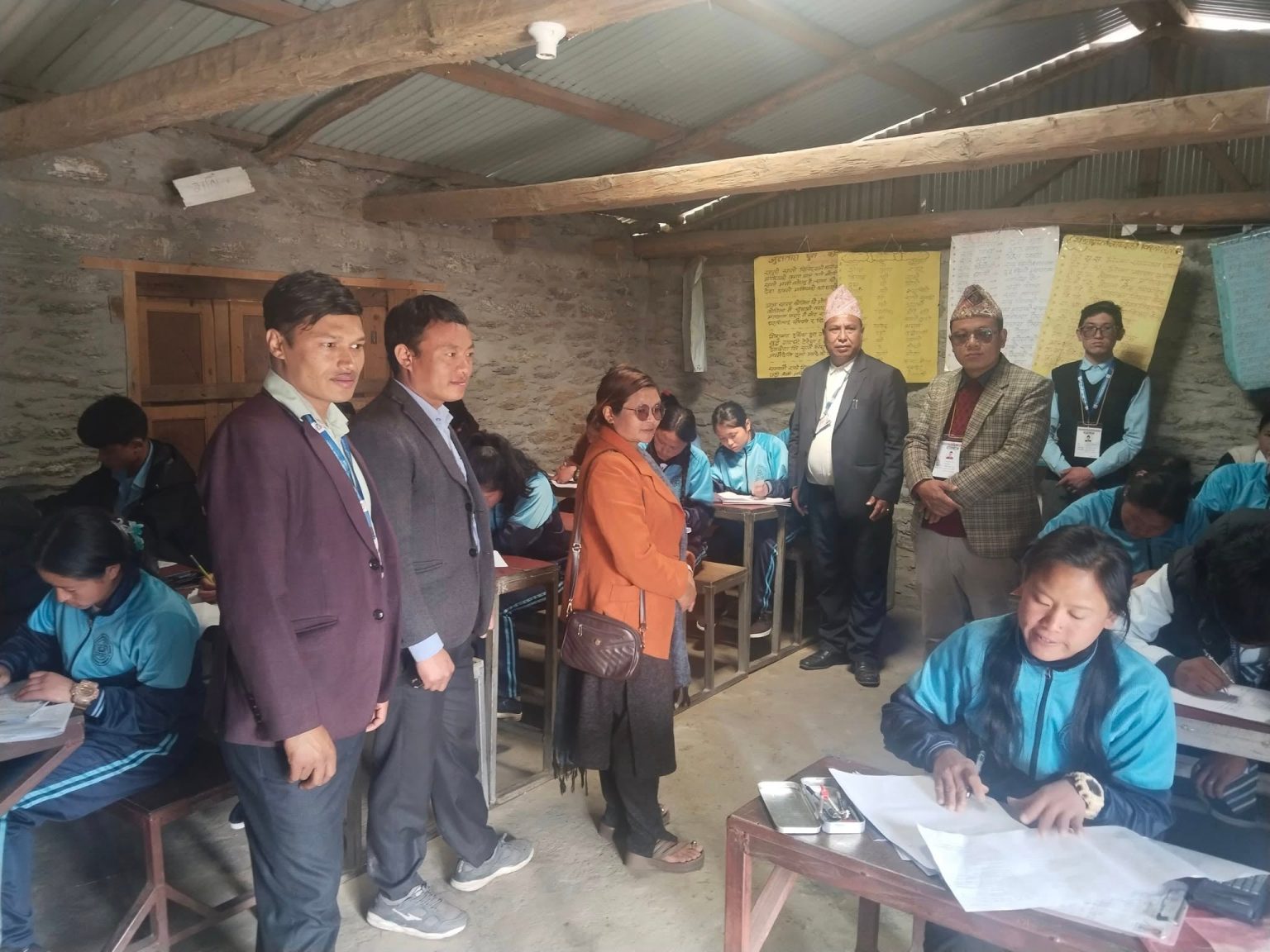 एसईई निरीक्षकका नाममा विद्यार्थी अत्याउने हुलका हुल कक्षामा