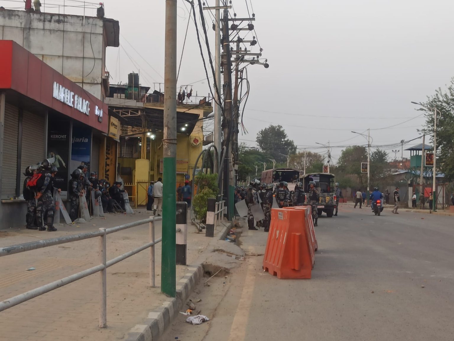 देशभर कर्फ्यू आदेश जारी