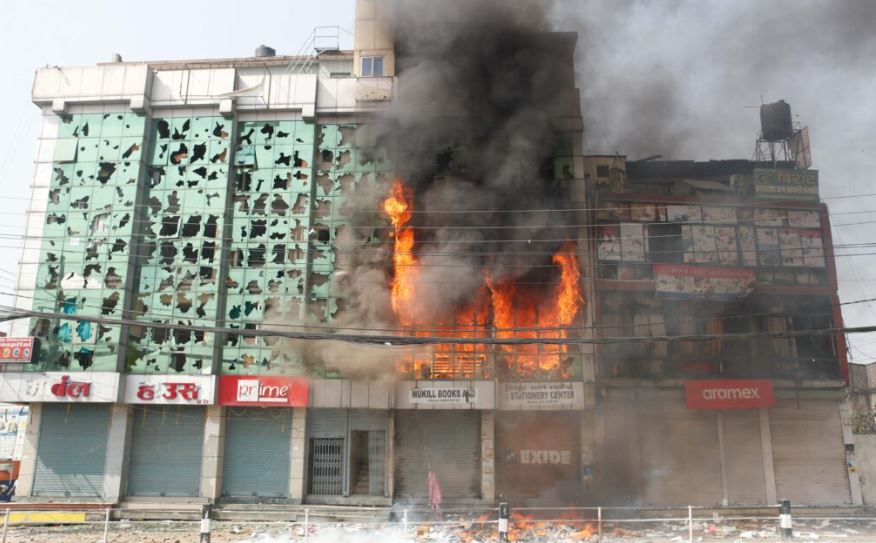 आन्दोलनले उग्ररुप लिएपछि तीनकुनेमा कर्फ्यु जारी