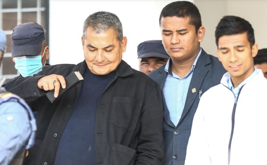 मोबाइल अफ गरेर दुर्गा प्रसाईं फरार, राजावादीका रविन्द्र मिश्र लगायत ठूला नेता पक्राउ