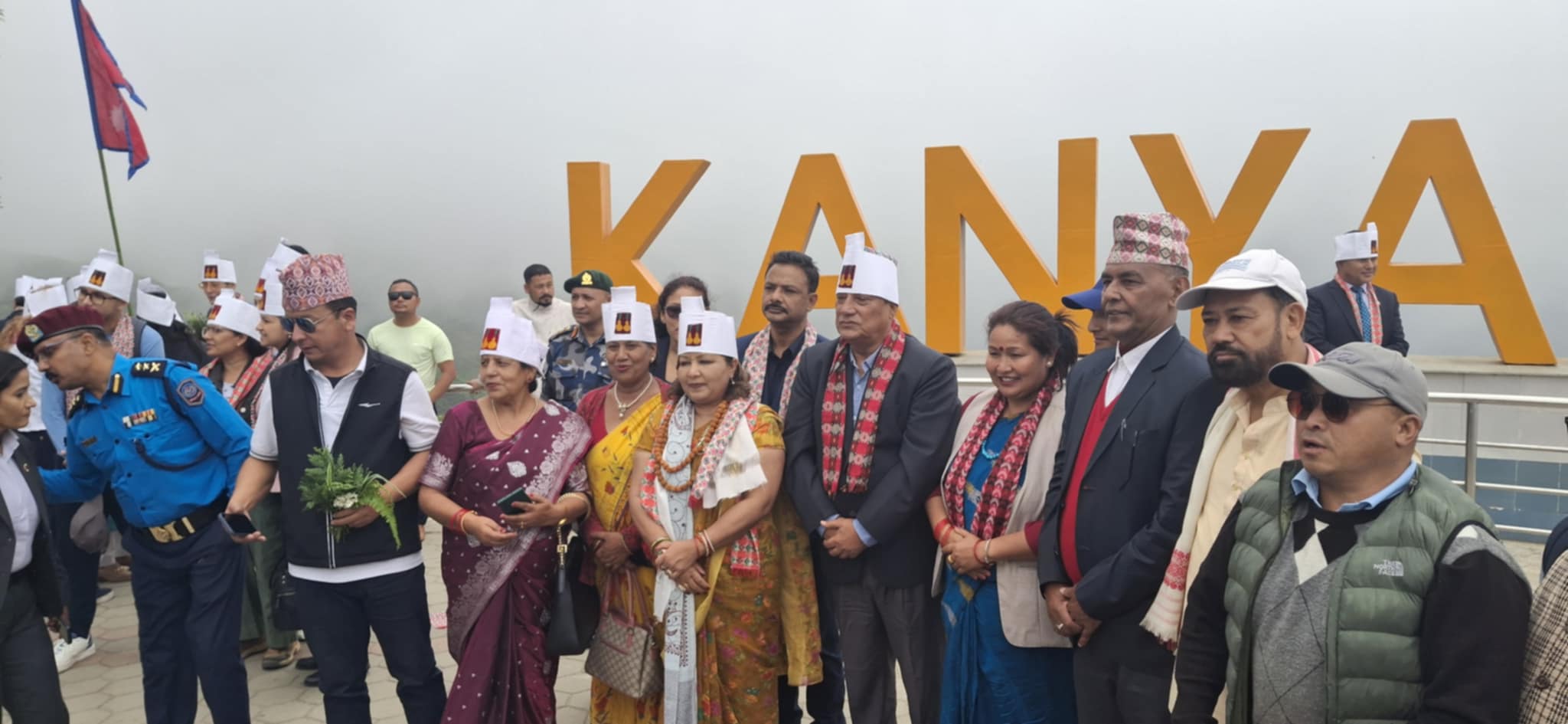 इलाममा चिया टिप्दै १५ देशका कूटनीतिज्ञहरु, ‘पर्यटन दूत’ बन्न मन्त्रीको आग्रह
