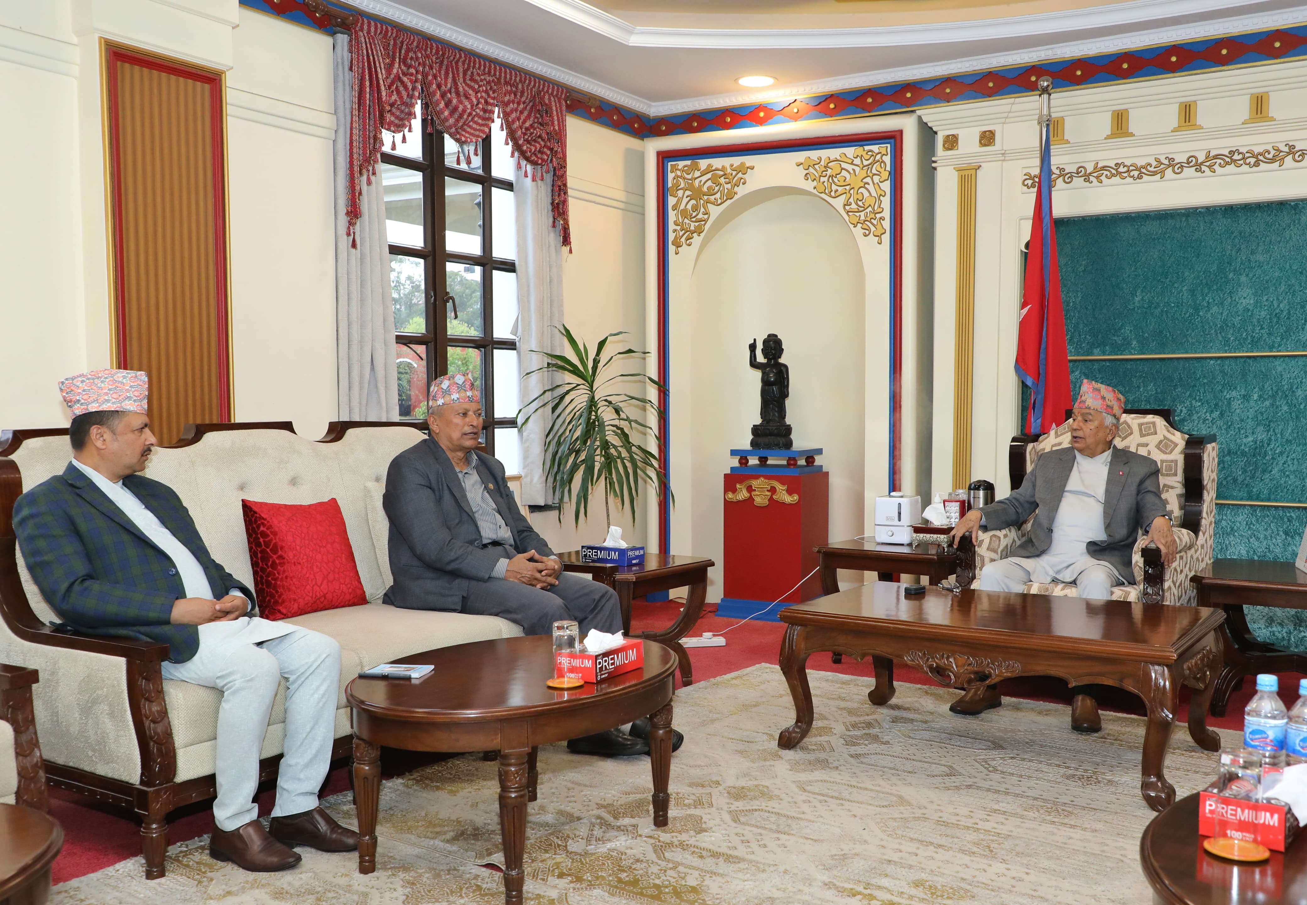 सहकारीको समस्या समाधान गर्न  राष्ट्रपतिले दिए मन्त्री र सचिवलाई निर्देशन