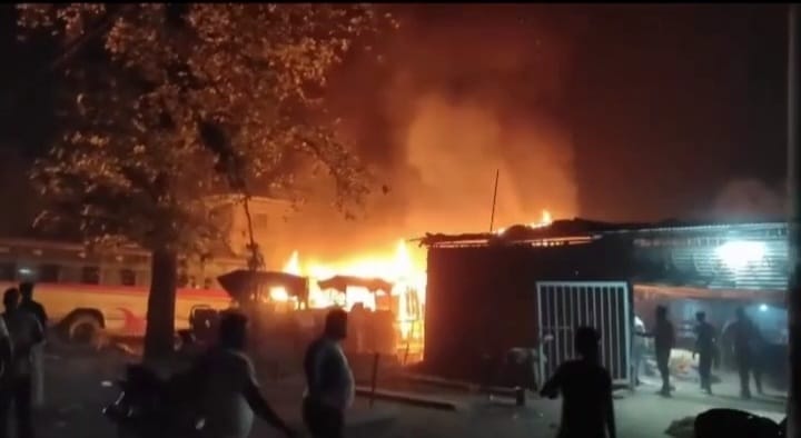 रौतहटको दुई छुट्टाछुटै स्थानमा आगोलागी, १० लाख बराबरको क्षती