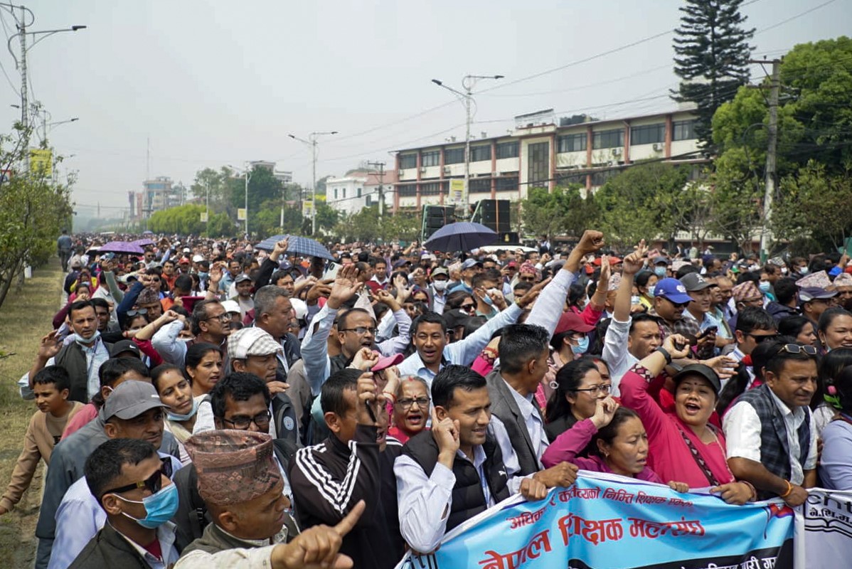 आन्दोलनरत शिक्षकलाई कक्षाकोठामा फर्कन सरकारको अनुरोध