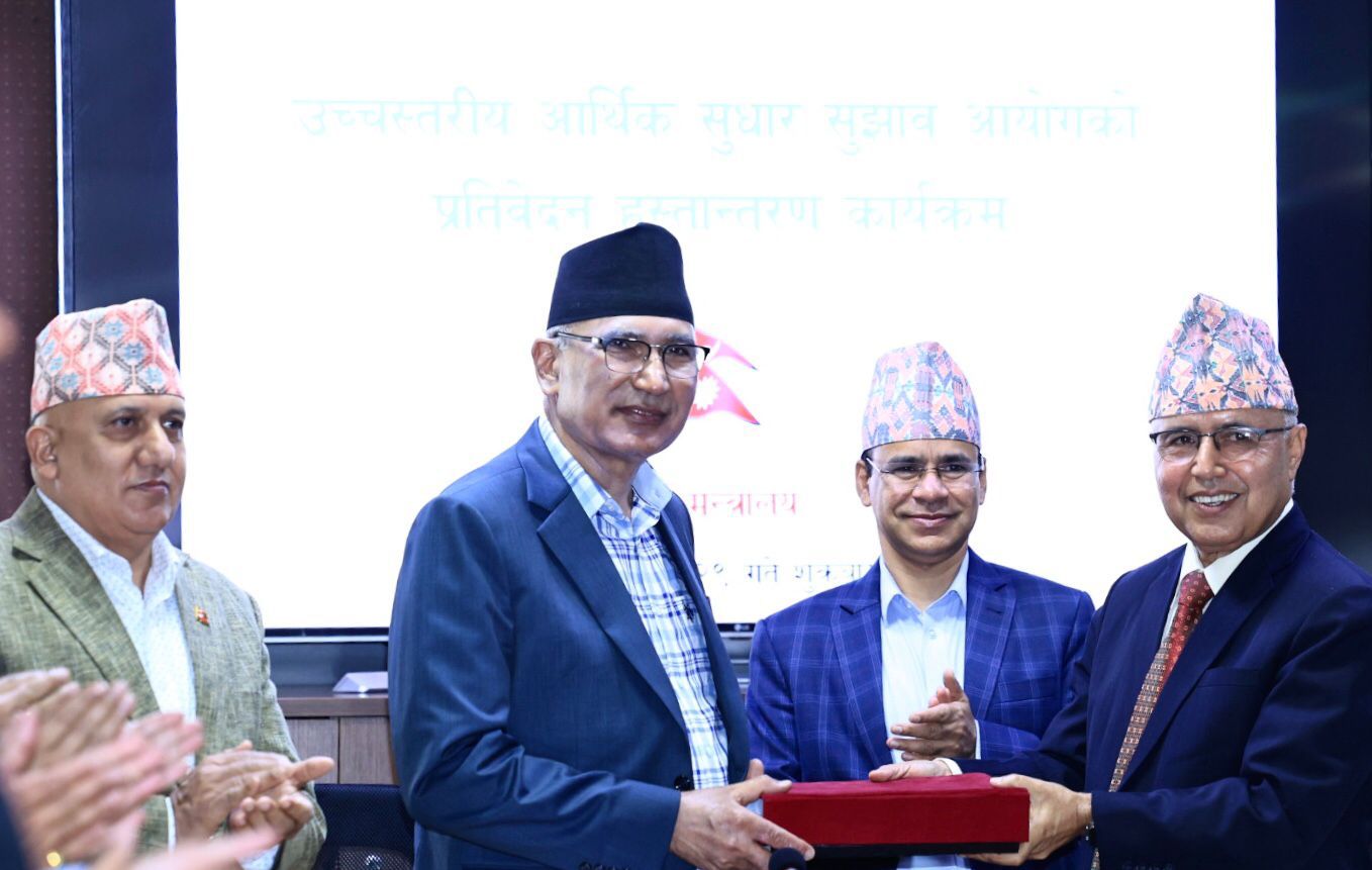 के छ अर्थमन्त्रीलाई बुझाइएको उच्चस्तरीय आर्थिक सुझाव आयोगको प्रतिवेदनमा ?