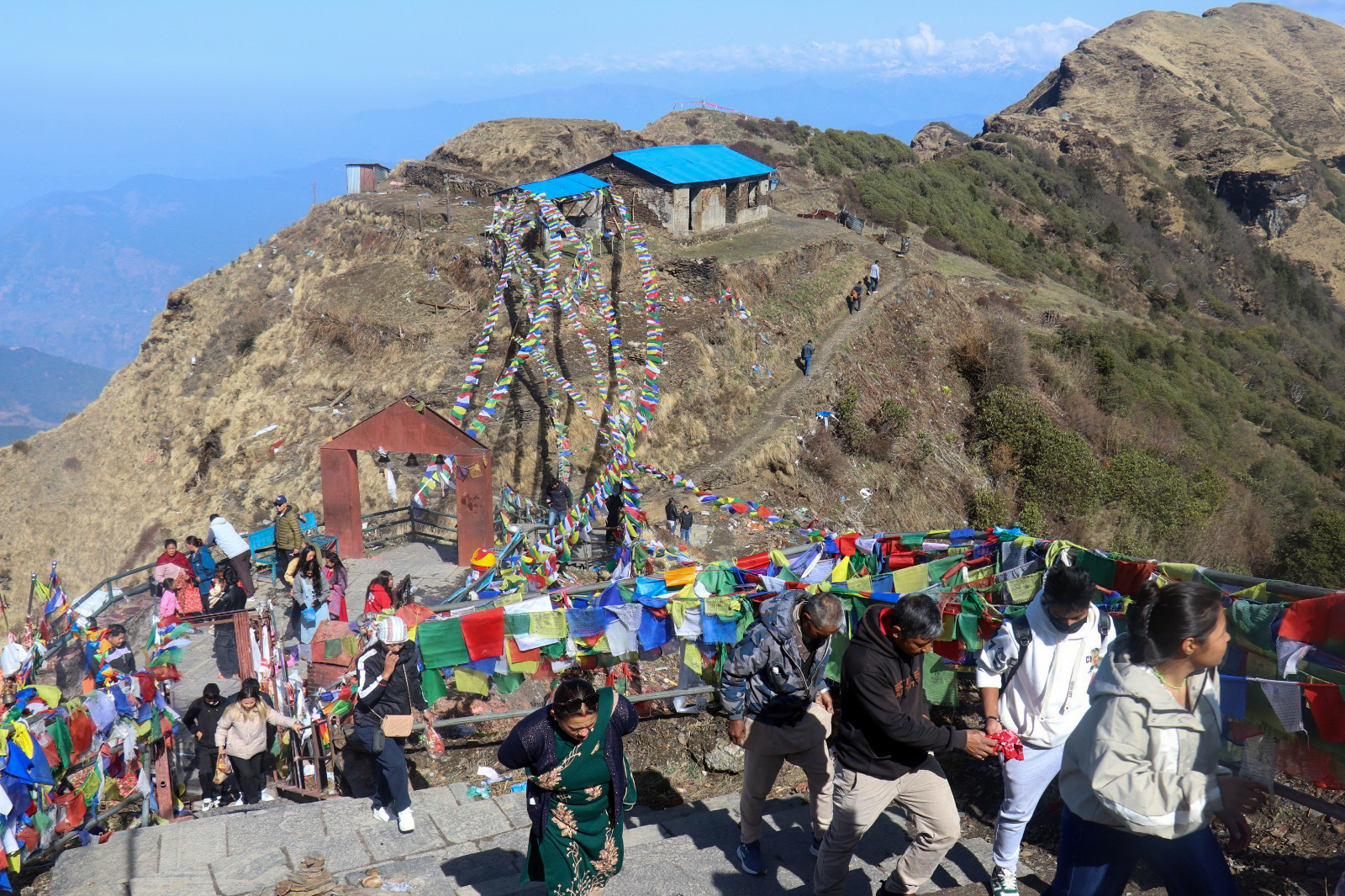 मनै लोभ्याउँने कालिन्चोक, धार्मिक पर्यटकको चहलपहल बढ्यो (फोटोफिचर)