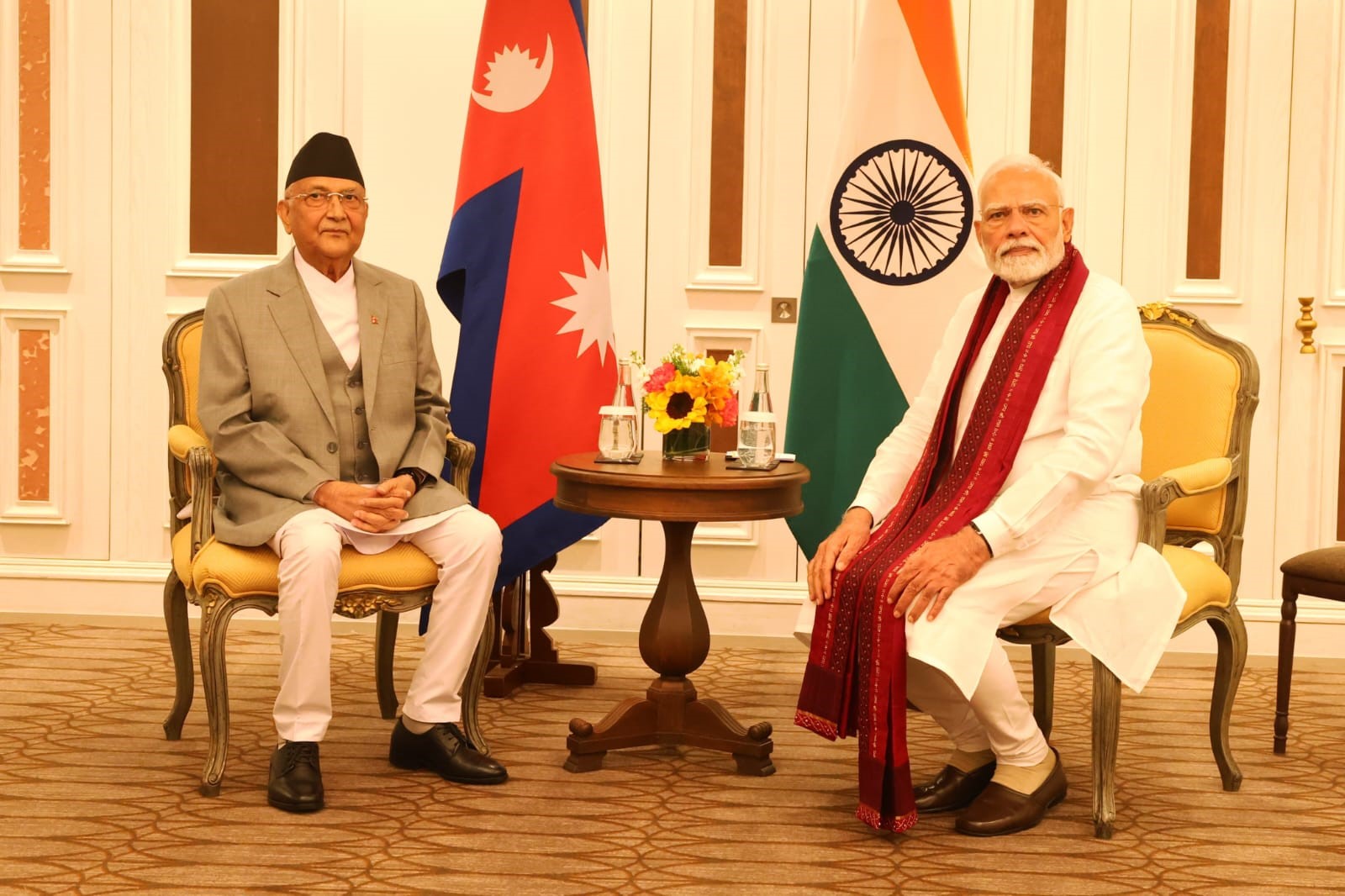ओली र मोदीबीच थाइल्याण्डमा भेटवार्ता, द्विपक्षीय हितमा चर्चा