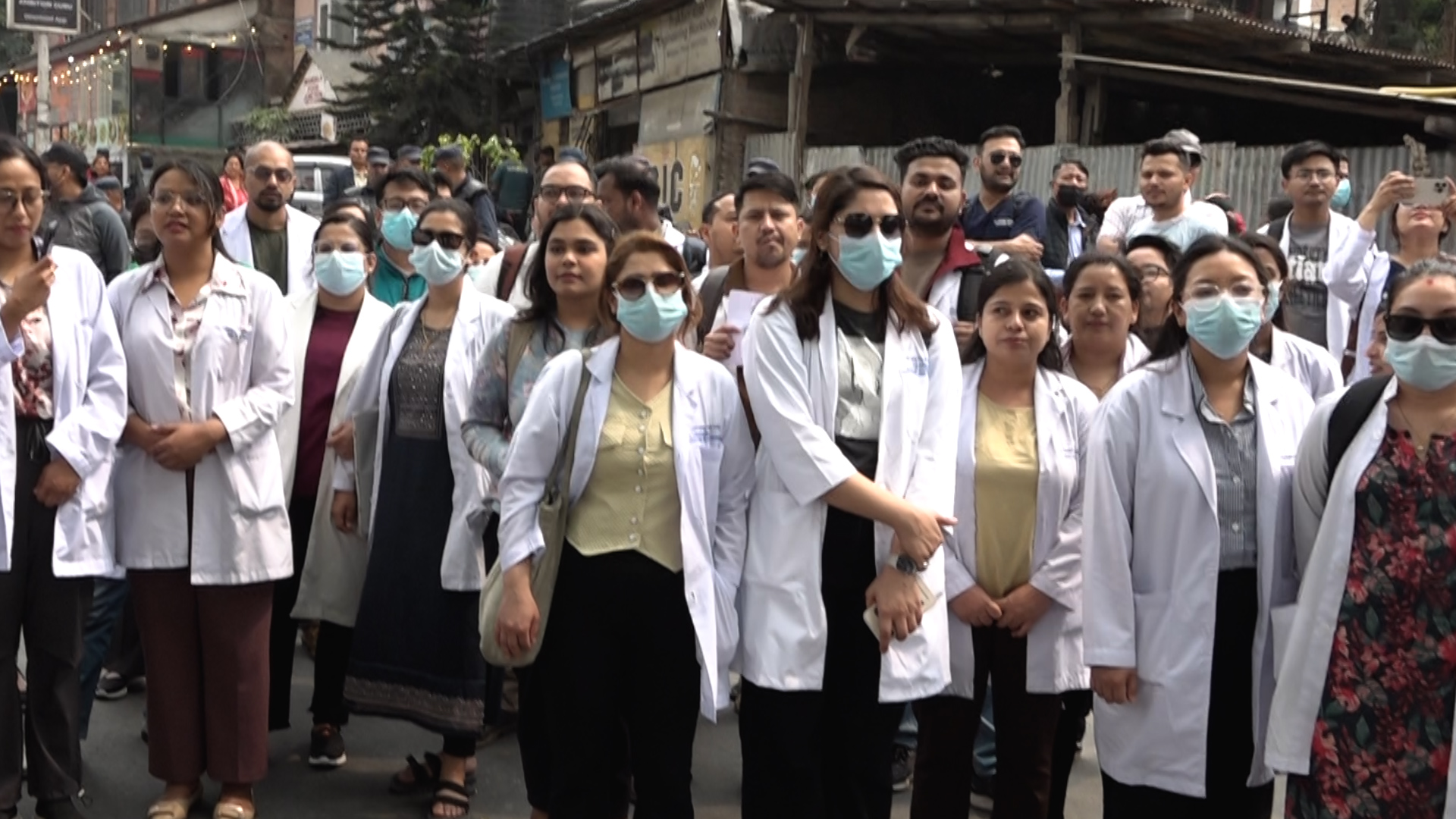 माइतीघरमा स्वास्थ्यकर्मीहरुको धर्ना