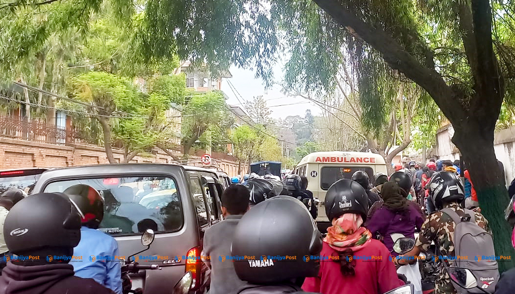 एम्बुलेन्स पनि जाममा पर्ने काठमाडौँ शहर (तस्विरहरु)